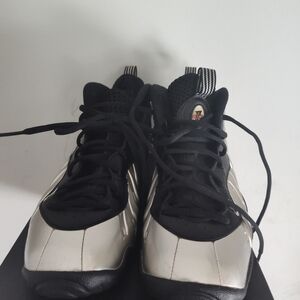 Nike Foam Posite kids size 7 9/10 condition